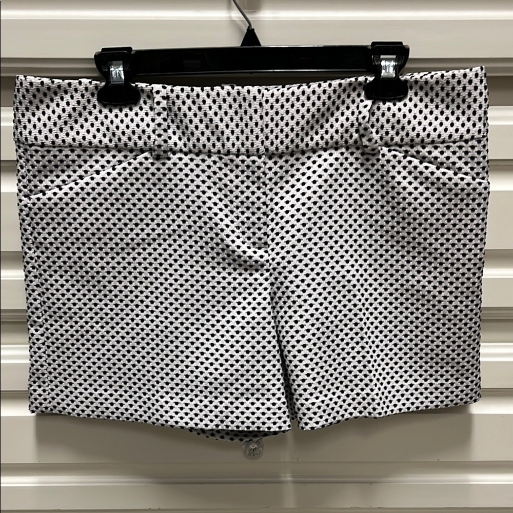 Ann Taylor Signature 4" Shorts Textured Stretch Sz 10 EUC Black White Dots